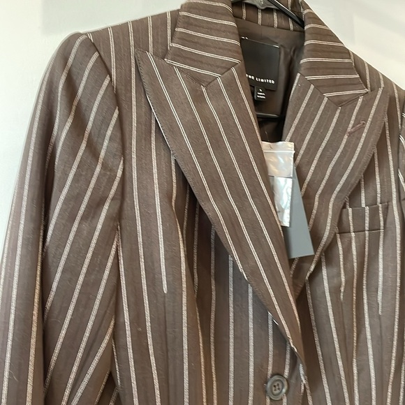 Dark brown pin stripe ladies blazer / jacket nwt small size very classy - Picture 2 of 4